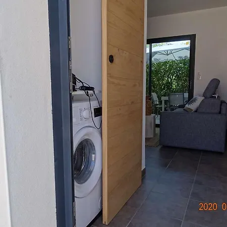 Aux Portes De Pezenas, Tres Bel *