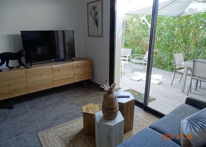 Proche Pezenas, Tres Bel Appartement, Commerces